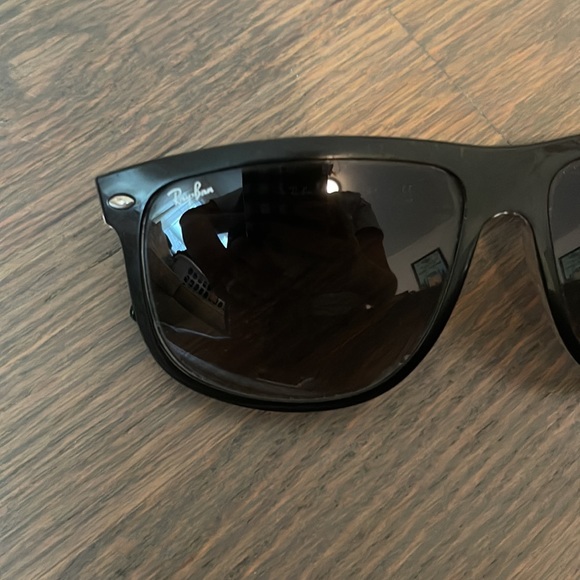Black Ray-Ban Sunglasses - Picture 4 of 13